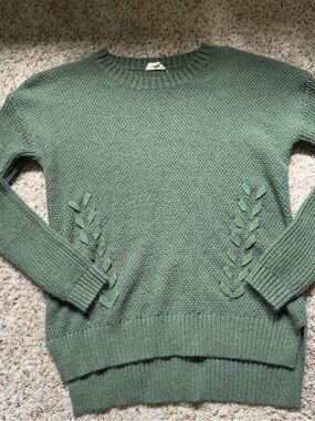 Hem & Thread Women's Crewneck Knit Sweater with Appliqué - Forest Green